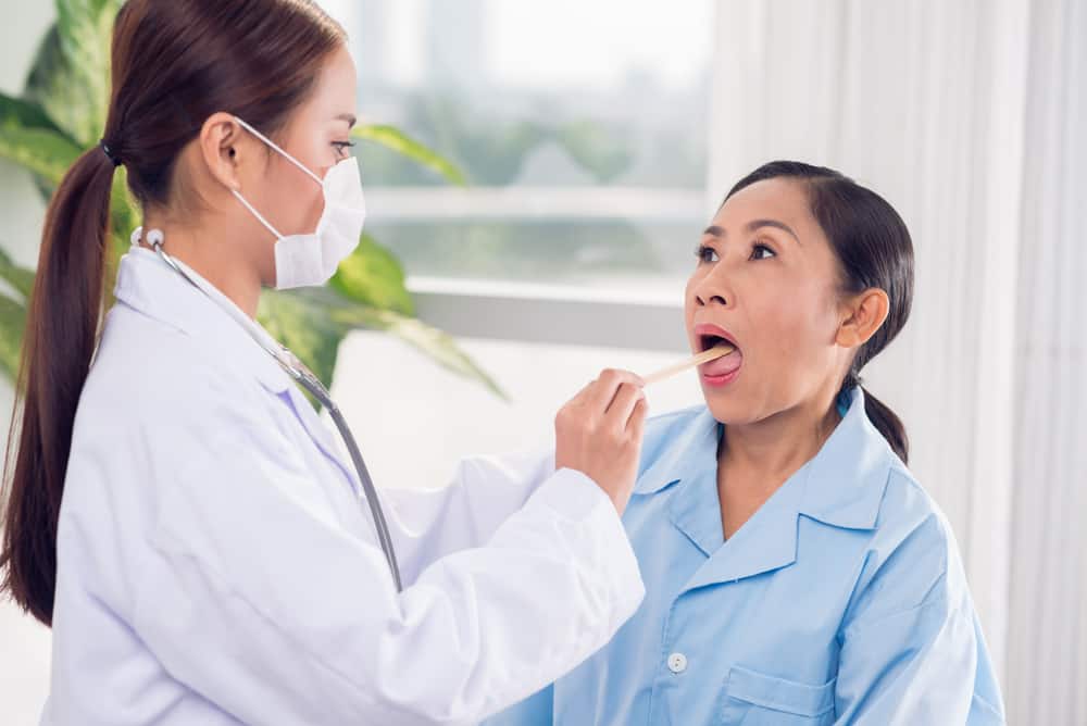 吞嚥時喉嚨疼痛可能是食慾不振的症狀