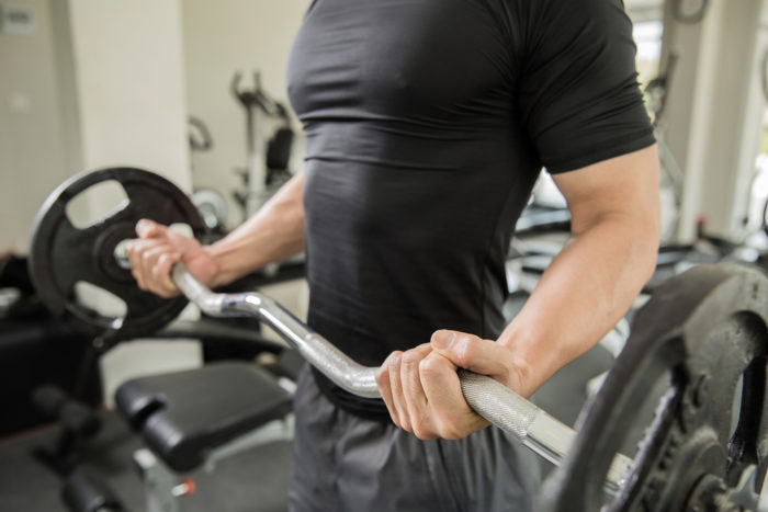 由於停止運動，肌肉會收縮