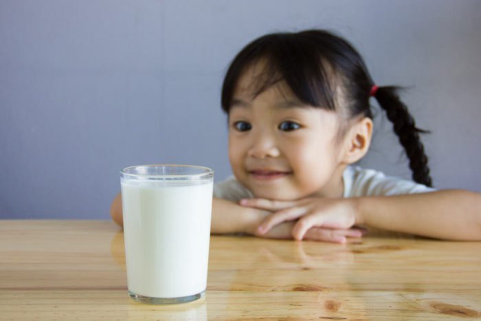 對牛奶過敏的兒童的替代牛奶